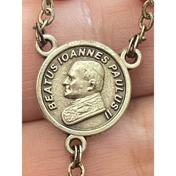 Vintage Red Bead Rosary Crucifix Pope Benedict XVI Silver Tone Catholic Prayer - Picture 5 of 11